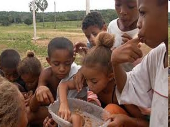 Brasil se hunde en la miseria calificado como país con hambruna - El colono  del Oeste